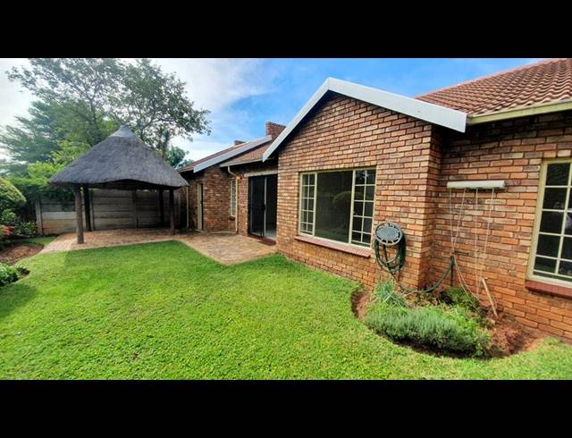 3 BEDROOM TOWNHOUSE FOR SALE IN SINOVILLE